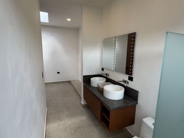 Casa en Venta en exclusiva privada en zona Yucatán Country Club.