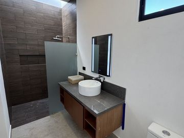 Casa en Venta en exclusiva privada en zona Yucatán Country Club.