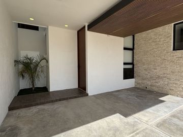 Casa en Venta en exclusiva privada en zona Yucatán Country Club.