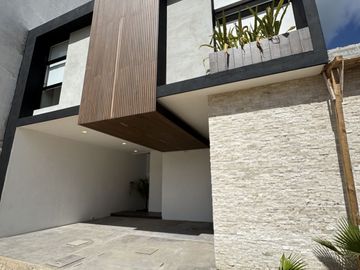 Casa en Venta en exclusiva privada en zona Yucatán Country Club.