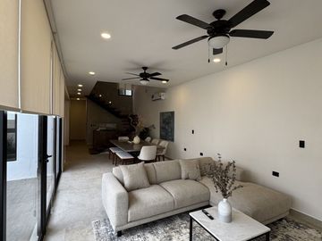 Casa en Venta en exclusiva privada en zona Yucatán Country Club.