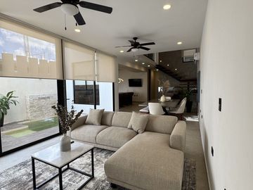Casa en Venta en exclusiva privada en zona Yucatán Country Club.