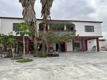 QUINTA CON SALON DE FIESTAS A ORILLA DE CARRETERA