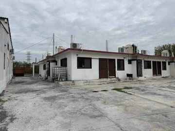 QUINTA CON SALON DE FIESTAS A ORILLA DE CARRETERA