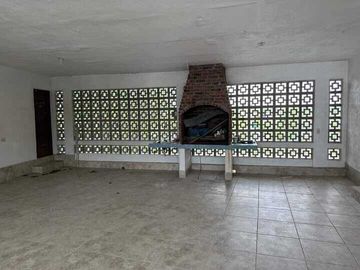 QUINTA CON SALON DE FIESTAS A ORILLA DE CARRETERA