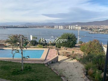 Casa en Venta en La Herradura / Nueva Costanera