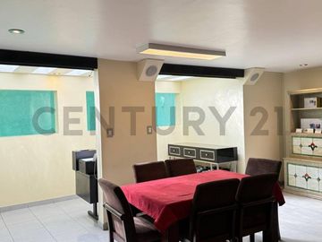Hermosa Casa en Venta en La Molina