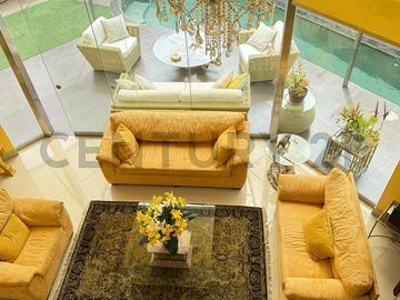 Hermosa Casa en Venta en La Molina