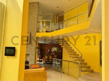 Hermosa Casa en Venta en La Molina