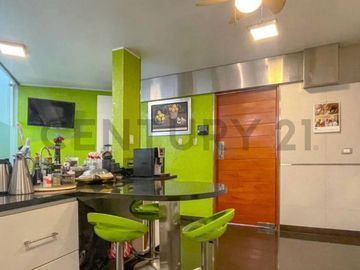Hermosa Casa en Venta en La Molina