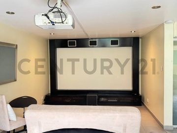 Hermosa Casa en Venta en La Molina