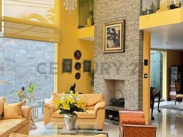 Hermosa Casa en Venta en La Molina