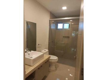 3 habitaciones 2 baños súper amplio departamento en venta PdC