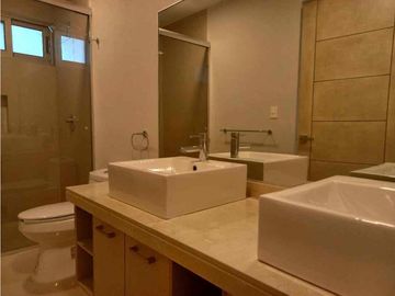 3 habitaciones 2 baños súper amplio departamento en venta PdC