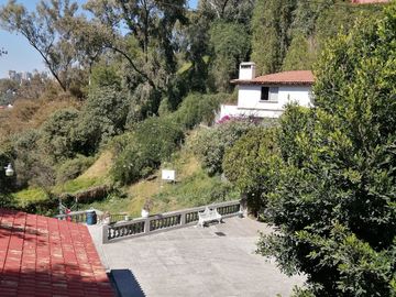 MEGA SEGURIDAD  Y JARDÍN PRIVADO