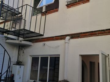 MEGA SEGURIDAD  Y JARDÍN PRIVADO