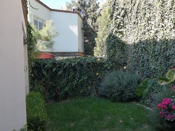 MEGA SEGURIDAD  Y JARDÍN PRIVADO