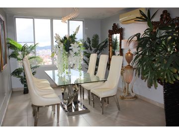 Se vende Casa en Bosques de cibeles, Altos de Panama