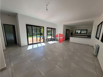 Casa en Venta - Zona Norte - A estrenar - Calidad de Construcción