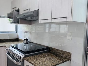 Casa en venta en privada de 4 habitaciones, una en planta baja, semi  amueblada