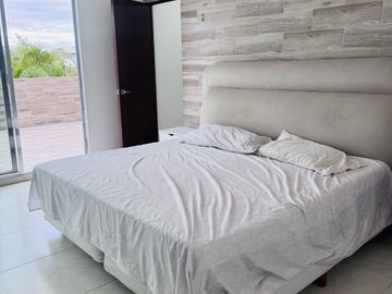 Casa en venta en privada de 4 habitaciones, una en planta baja, semi  amueblada