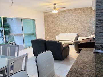 Casa en venta en privada de 4 habitaciones, una en planta baja, semi  amueblada