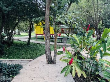 Casa en venta en privada de 4 habitaciones, una en planta baja, semi  amueblada