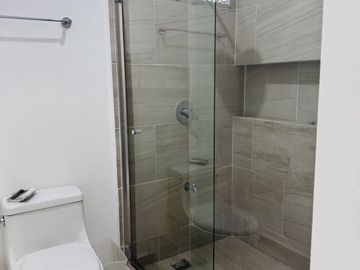 Casa en venta en privada de 4 habitaciones, una en planta baja, semi  amueblada