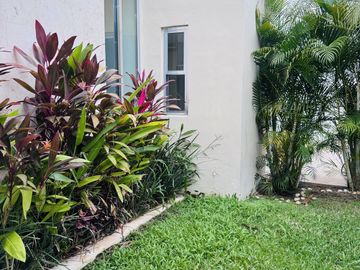 Casa en venta en privada de 4 habitaciones, una en planta baja, semi  amueblada