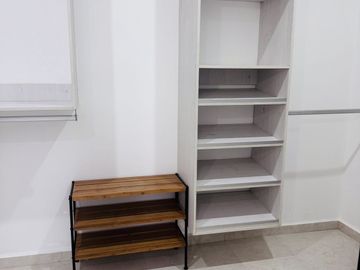 Casa en venta en privada de 4 habitaciones, una en planta baja, semi  amueblada