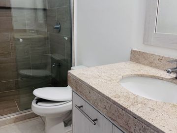 Casa en venta en privada de 4 habitaciones, una en planta baja, semi  amueblada
