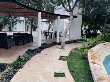 Casa en venta en privada de 4 habitaciones, una en planta baja, semi  amueblada