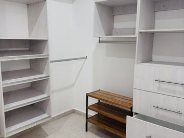 Casa en venta en privada de 4 habitaciones, una en planta baja, semi  amueblada