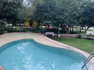 Casa en venta en privada de 4 habitaciones, una en planta baja, semi  amueblada