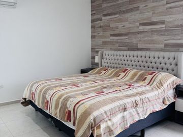 Casa en venta en privada de 4 habitaciones, una en planta baja, semi  amueblada