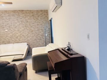 Casa en venta en privada de 4 habitaciones, una en planta baja, semi  amueblada