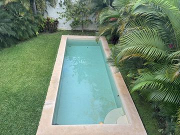 Casa en venta en privada de 4 habitaciones, una en planta baja, semi  amueblada
