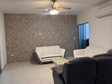 Casa en venta en privada de 4 habitaciones, una en planta baja, semi  amueblada
