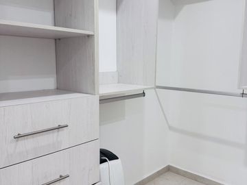 Casa en venta en privada de 4 habitaciones, una en planta baja, semi  amueblada