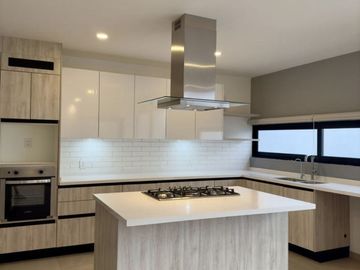 Se Vende: Hermosa Residencia en Zibatá, Club de Golf