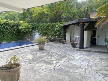 Magnifica casa en Cumbres 2do. Sector