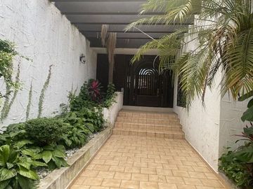 Magnifica casa en Cumbres 2do. Sector