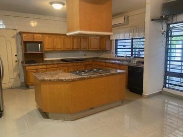 Magnifica casa en Cumbres 2do. Sector