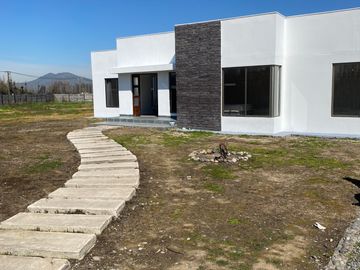 Se vende Parcela con casa estilo Mediterránea