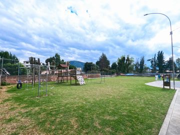 Venta Casa 3 dormitorios   2 parqueos. Armenia 1. Cerca al colegio Liceo Naval. Crédito VIP