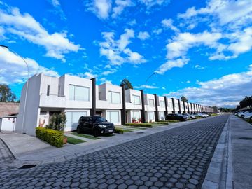 Venta Casa 3 dormitorios   2 parqueos. Armenia 1. Cerca al colegio Liceo Naval. Crédito VIP