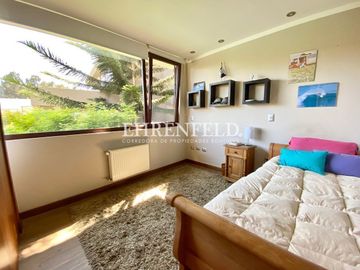 Bosques de Montemar, Concón. Casa con finas terminaciones.