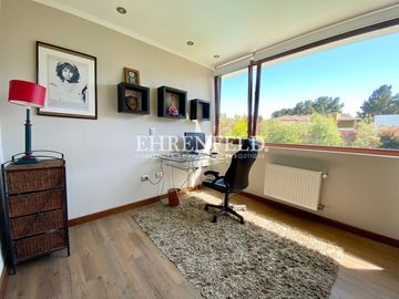 Bosques de Montemar, Concón. Casa con finas terminaciones.