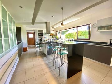 Bosques de Montemar, Concón. Casa con finas terminaciones.