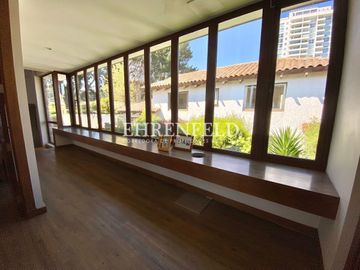 Bosques de Montemar, Concón. Casa con finas terminaciones.